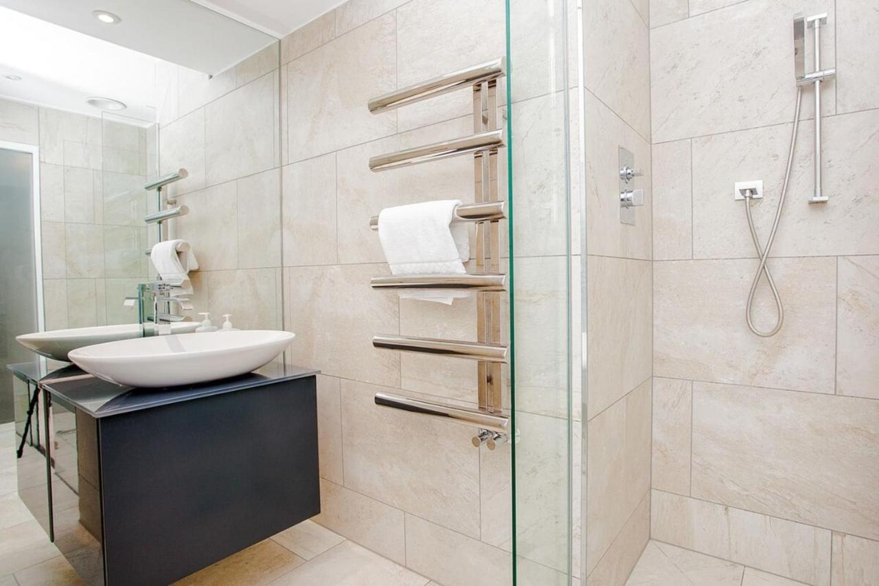 Beautiful Newly Renovated 2 Bed In Bank Apartamento Londres